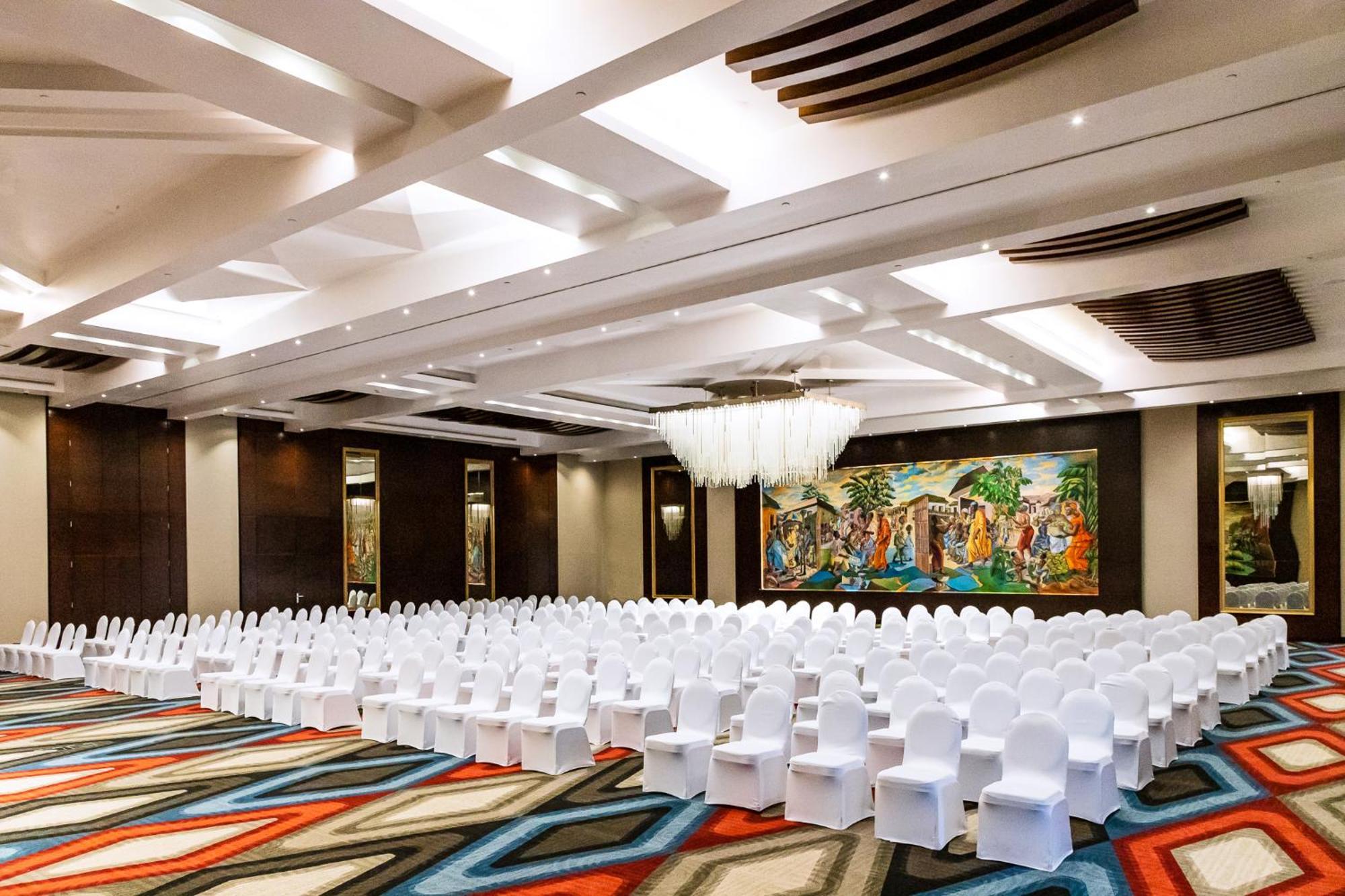 Moevenpick Ambassador Hotel Аккра Екстер'єр фото