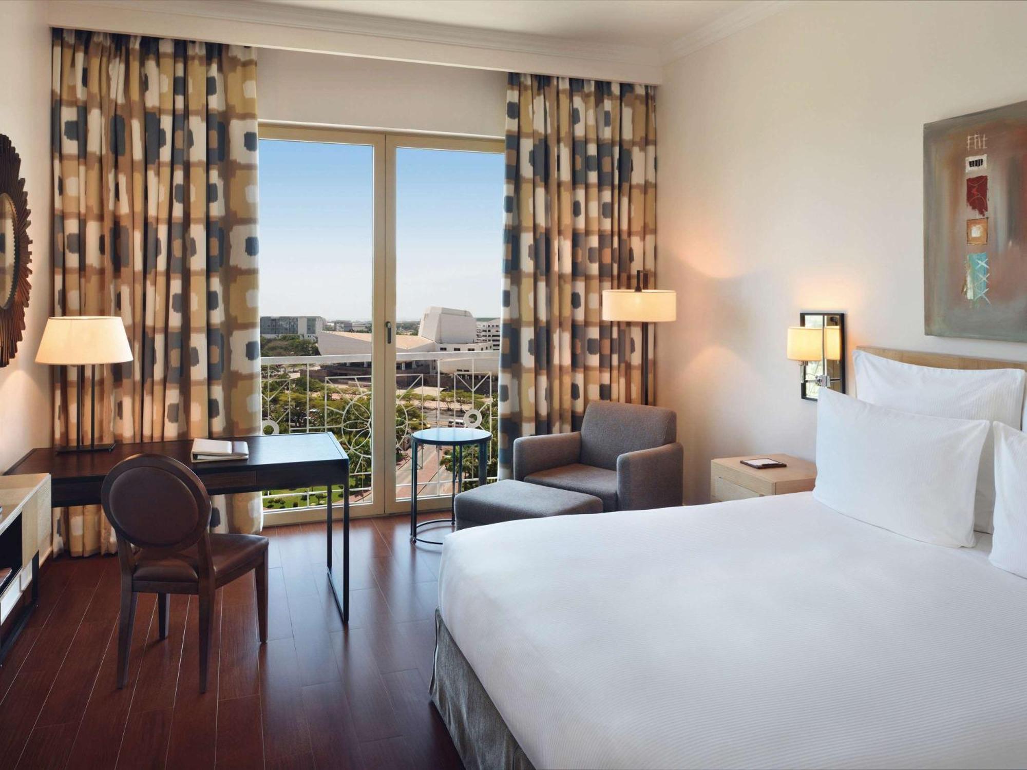 Moevenpick Ambassador Hotel Аккра Екстер'єр фото