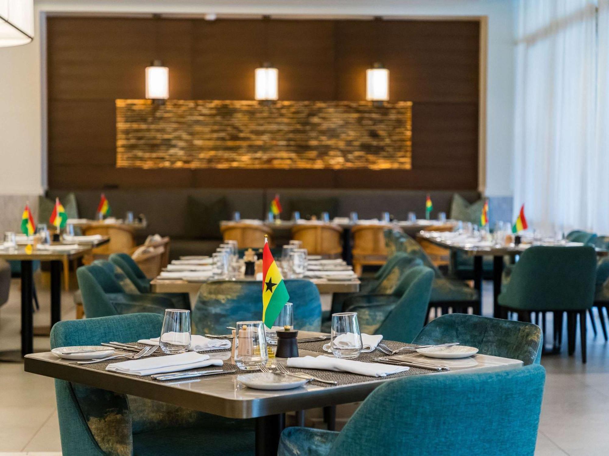 Moevenpick Ambassador Hotel Аккра Екстер'єр фото