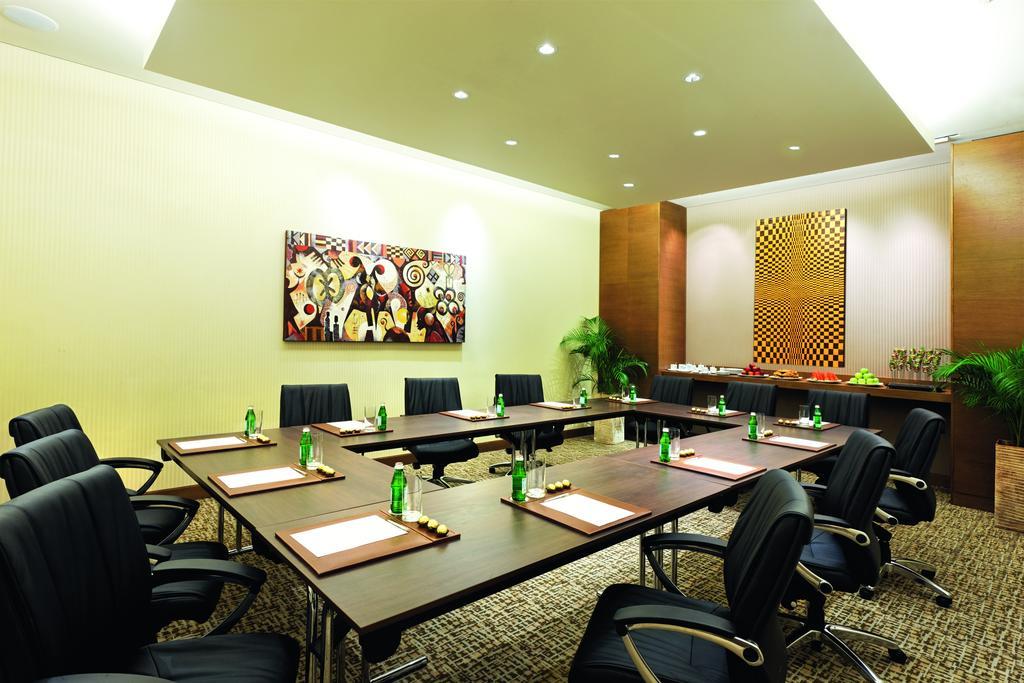 Moevenpick Ambassador Hotel Аккра Екстер'єр фото