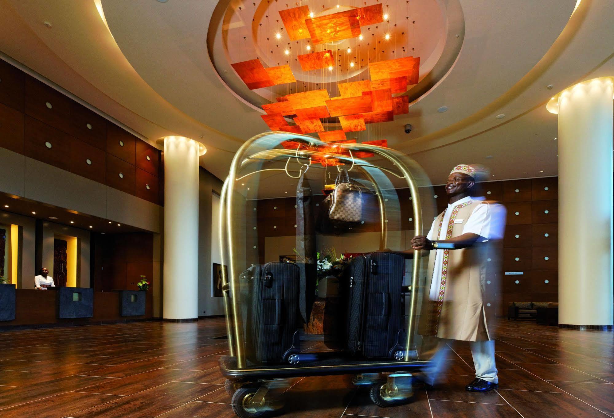 Moevenpick Ambassador Hotel Аккра Екстер'єр фото