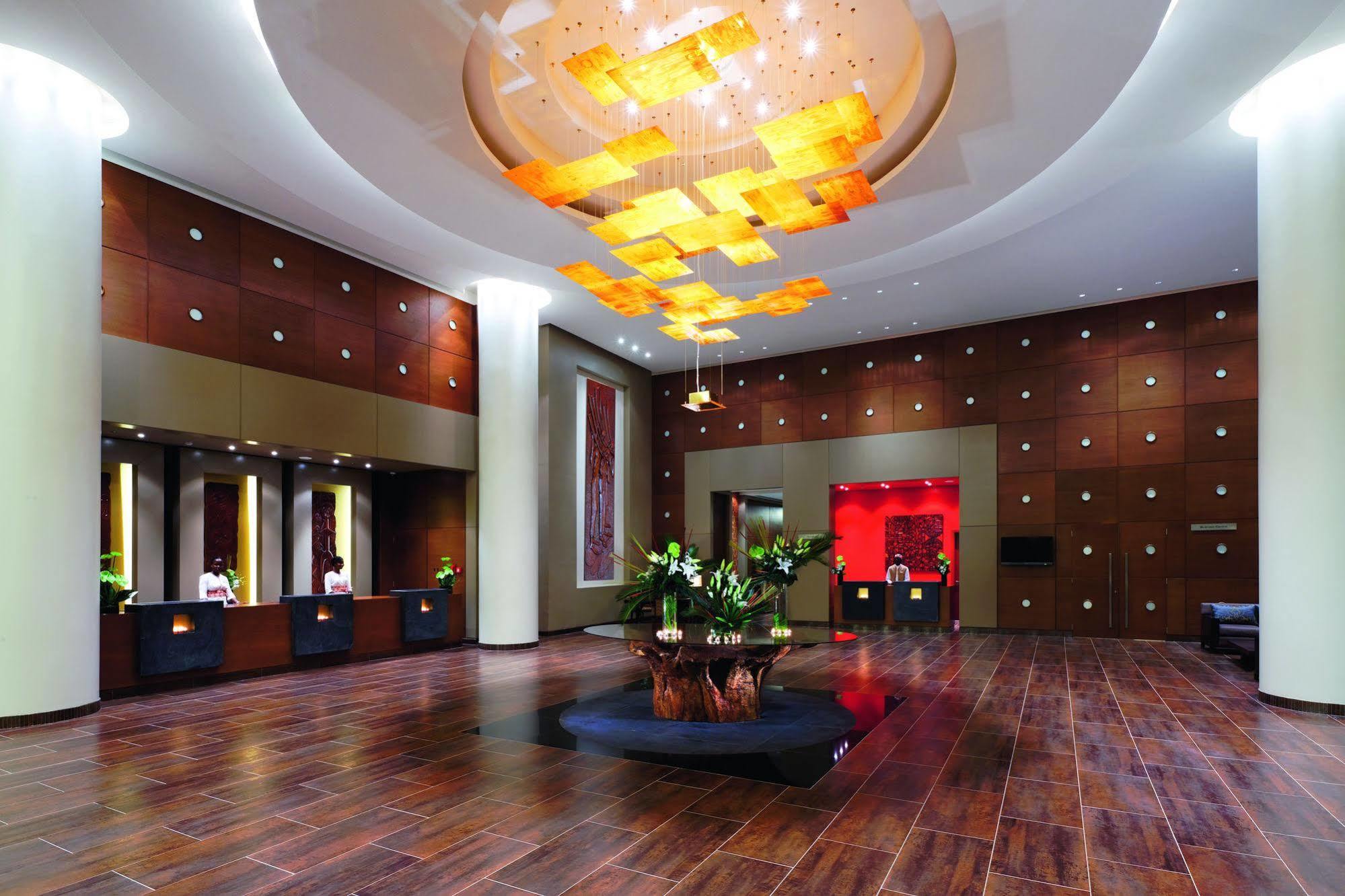 Moevenpick Ambassador Hotel Аккра Екстер'єр фото