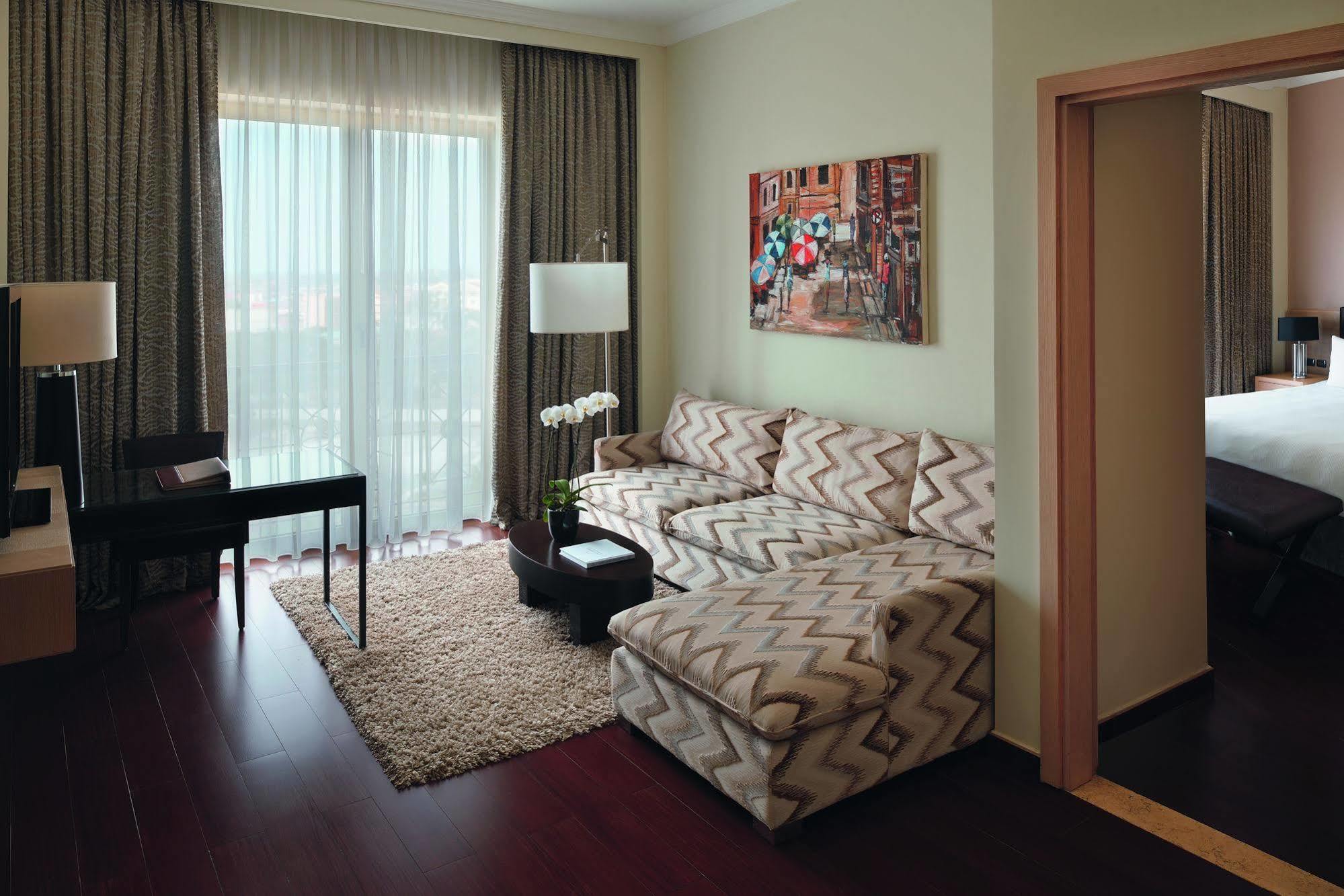 Moevenpick Ambassador Hotel Аккра Екстер'єр фото