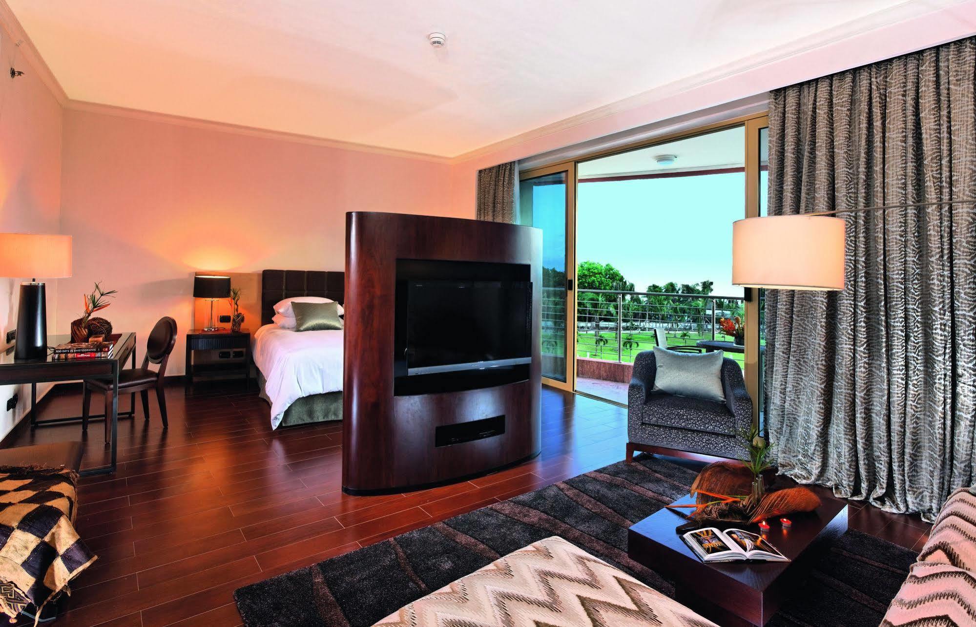 Moevenpick Ambassador Hotel Аккра Екстер'єр фото