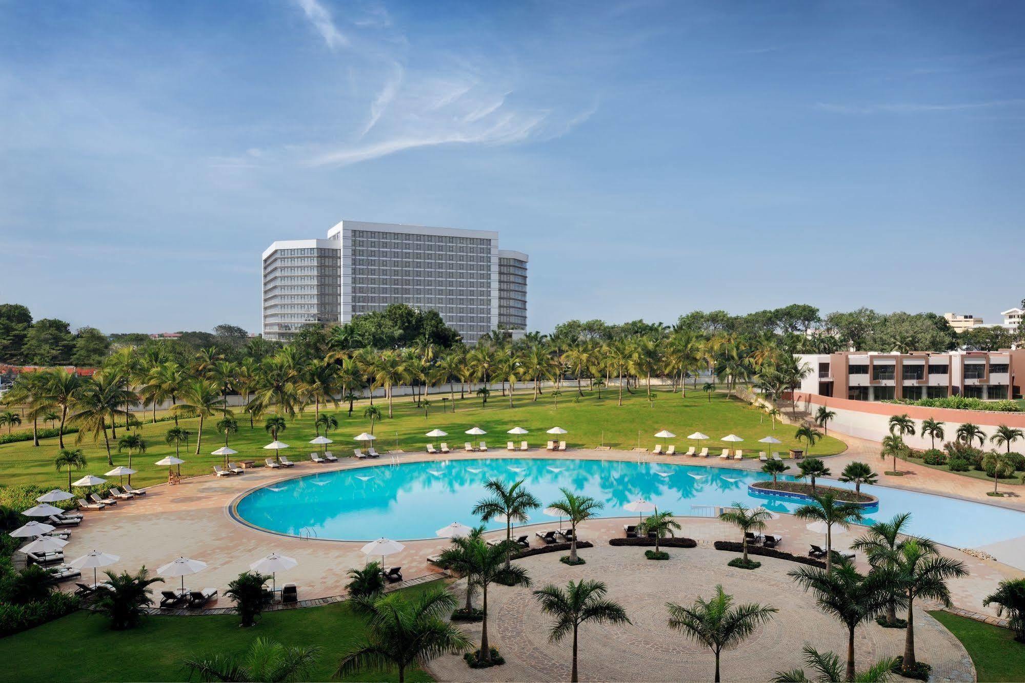 Moevenpick Ambassador Hotel Аккра Екстер'єр фото