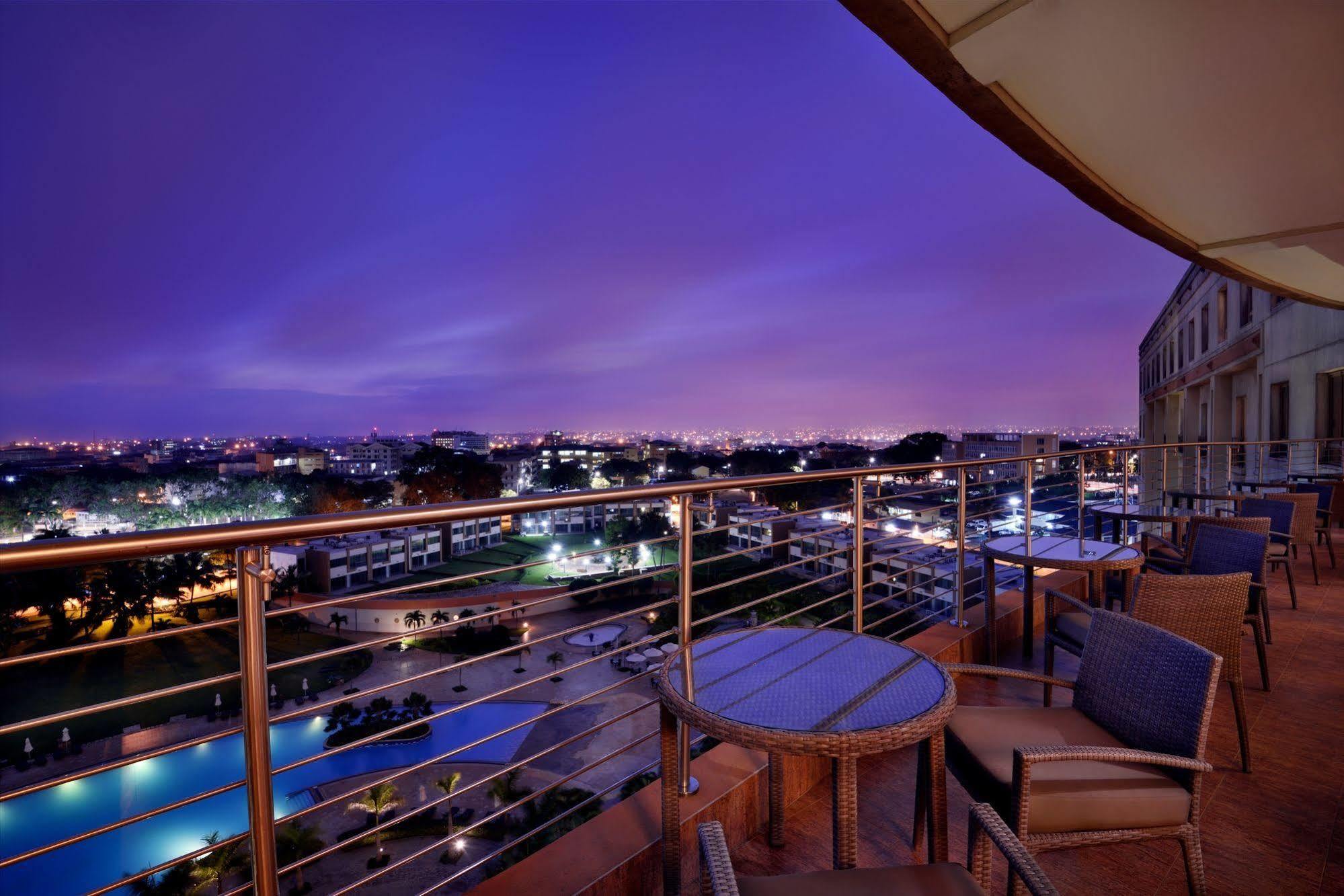 Moevenpick Ambassador Hotel Аккра Екстер'єр фото