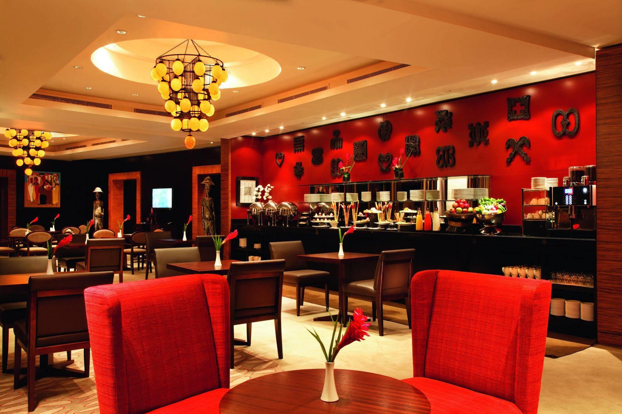 Moevenpick Ambassador Hotel Аккра Екстер'єр фото