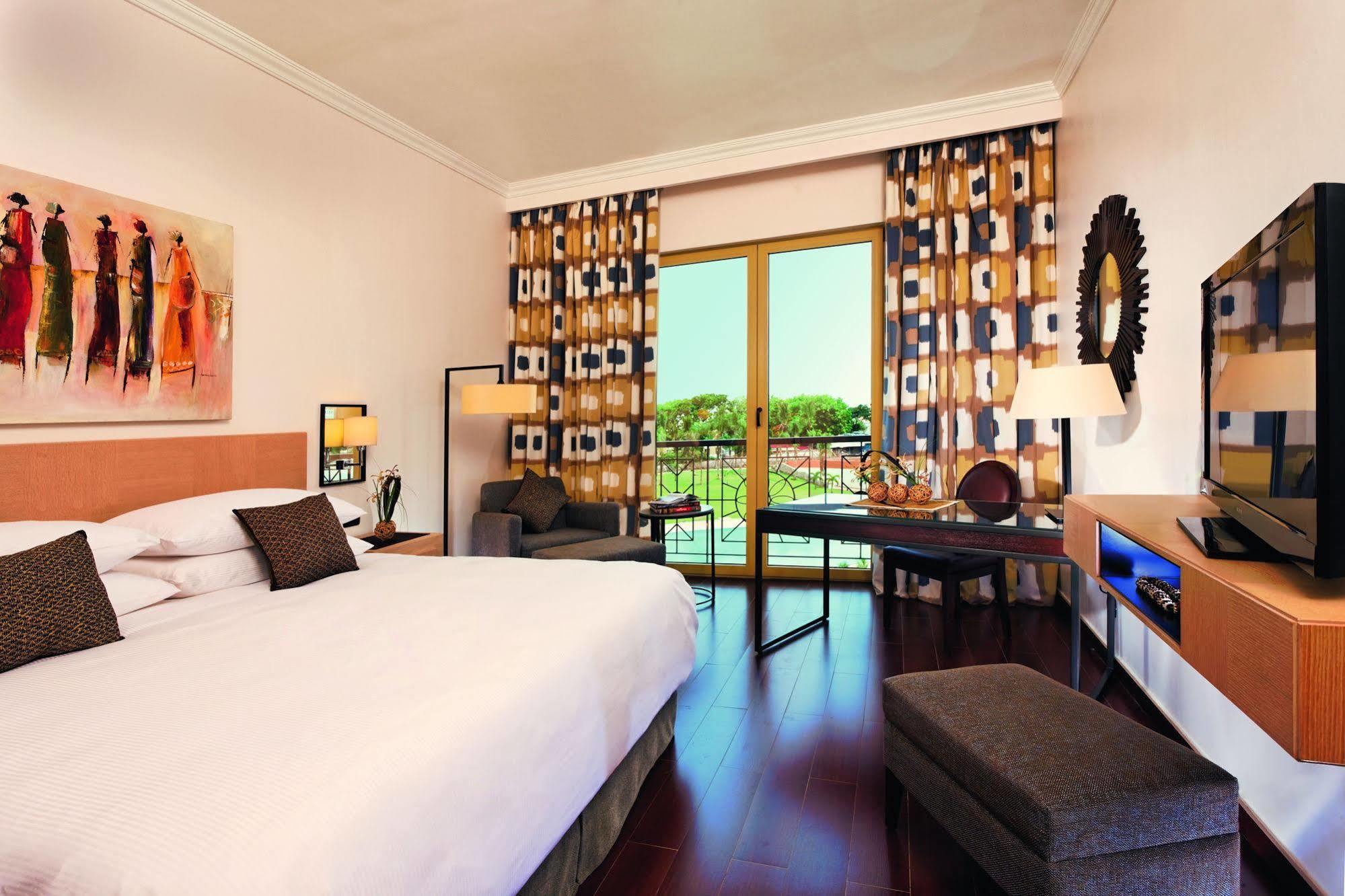 Moevenpick Ambassador Hotel Аккра Екстер'єр фото