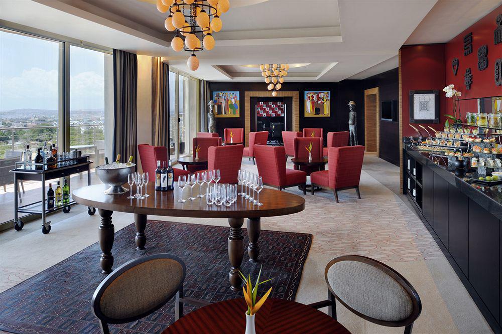 Moevenpick Ambassador Hotel Аккра Екстер'єр фото